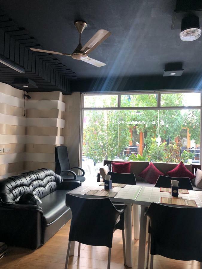 Beach Arena Inn Hulhumalé Extérieur photo